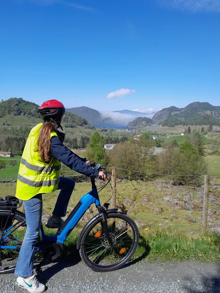 Opplev Hjelmeland frå sykkelsete
